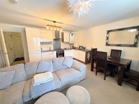 2 bedroom Flat for sale in Hillmorton Road, Rugby