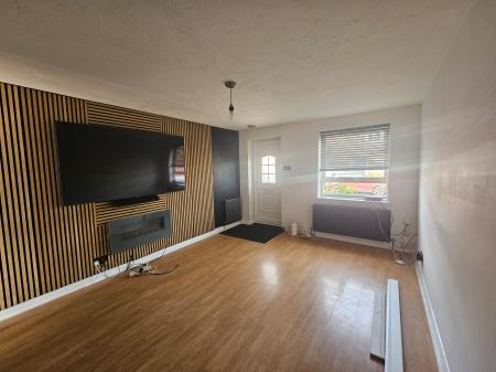 3 bedroom Semi-detached house to let in Muncaster Gardens, East Hunsbury, Northampton, NN4