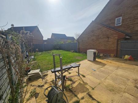 3 bedroom Semi-detached house to let in Muncaster Gardens, East Hunsbury, Northampton, NN4