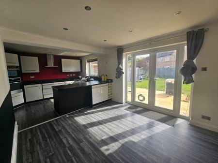 3 bedroom Semi-detached house to let in Muncaster Gardens, East Hunsbury, Northampton, NN4