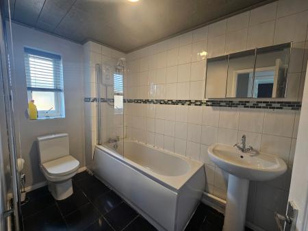 3 bedroom Semi-detached house to let in Muncaster Gardens, East Hunsbury, Northampton, NN4