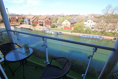 2 bedroom Flat for sale in Lion Court, Northampton