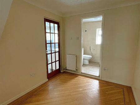 4 bedroom Semi-detached house to let in Wildern Lane, East Hunsbury, Northampton, NN4