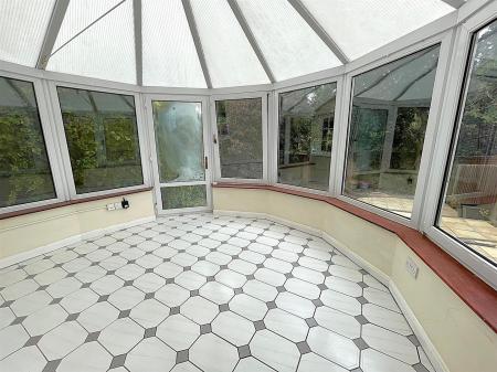 4 bedroom Semi-detached house to let in Wildern Lane, East Hunsbury, Northampton, NN4