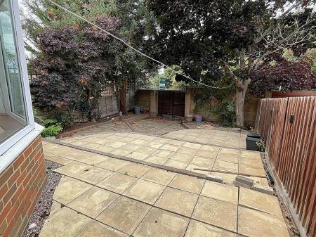 4 bedroom Semi-detached house to let in Wildern Lane, East Hunsbury, Northampton, NN4