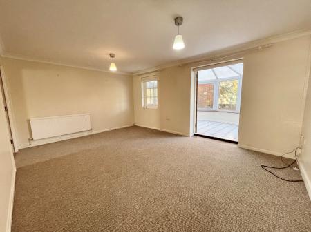 4 bedroom Semi-detached house to let in Wildern Lane, East Hunsbury, Northampton, NN4