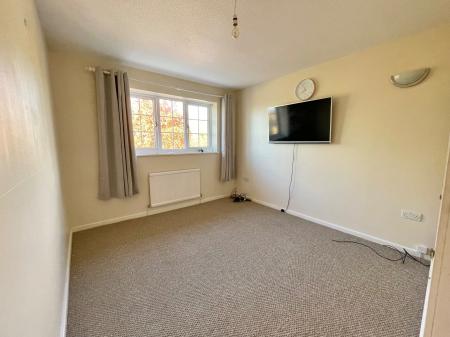 4 bedroom Semi-detached house to let in Wildern Lane, East Hunsbury, Northampton, NN4