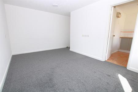 1 bedroom Flat for sale in Studio Apartment, Downwood Close