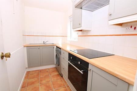 1 bedroom Flat for sale in Downwood Close, Cherry Lodge