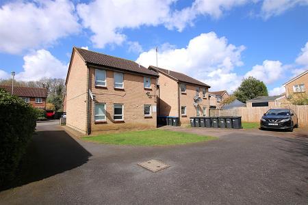 1 bedroom Flat for sale in Downwood Close, Cherry Lodge