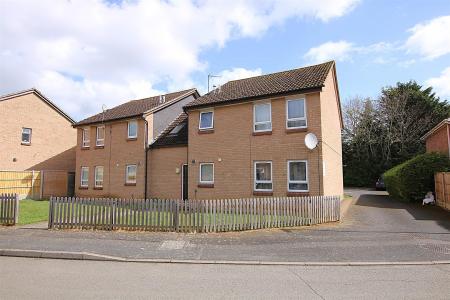 1 bedroom Flat for sale in Studio Apartment, Downwood Close