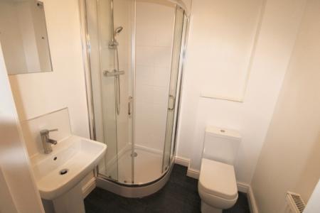 2 bedroom Flat to let in Derngate, Northampton, NN1