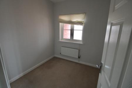 3 bedroom Flat to let in Milburn Drive, St Crispins, Northampton, NN5