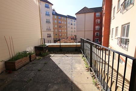 1 bedroom Flat for sale in Apartment with Private Terrace, Northampton
