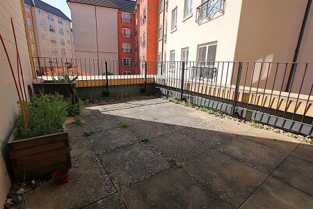 1 bedroom Flat for sale in Apartment with Private Terrace, Northampton