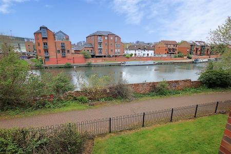 4 bedroom End of terrace house for sale in Henry Bird Court, Northampton