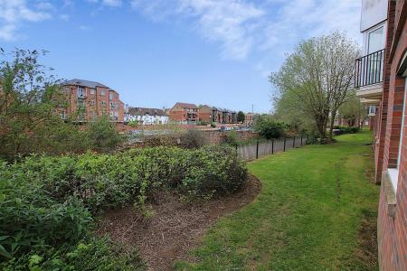 4 bedroom End of terrace house for sale in Henry Bird Court, Northampton