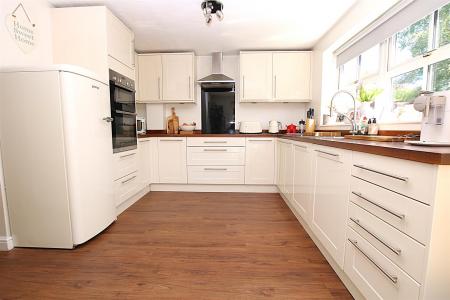 4 bedroom Detached house for sale in Quintonside, Grange Park