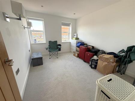 2 bedroom Apartment for sale in Crescent House, Woodside Park, Rugby