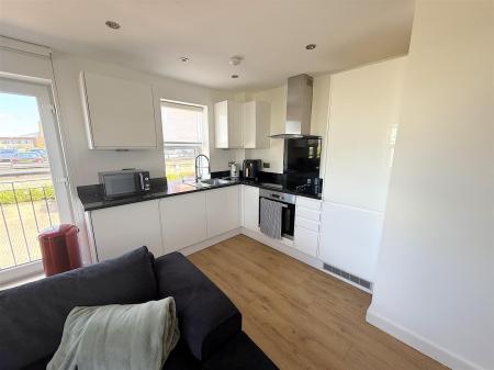 2 bedroom Apartment for sale in Crescent House, Woodside Park, Rugby