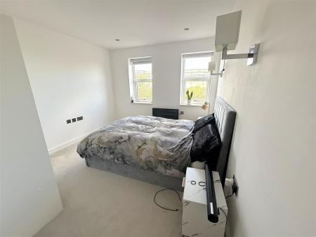 2 bedroom Apartment for sale in Crescent House, Woodside Park, Rugby