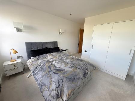 2 bedroom Apartment for sale in Crescent House, Woodside Park, Rugby