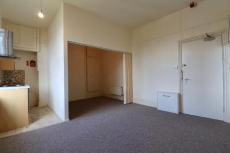 1 bedroom Studio flat to let in Leicester Parade, Barrack Road, Northampton, NN2