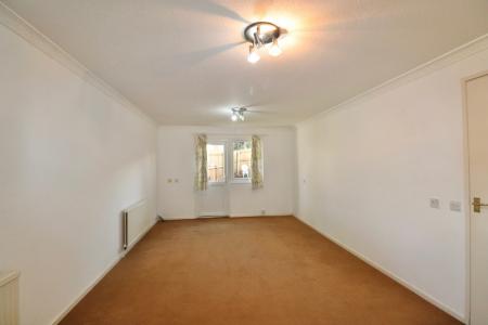 2 bedroom Flat to let in Benjamin Square, Camp Hill, Northampton, NN4