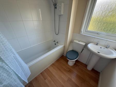 2 bedroom Flat to let in Brackenfield Square, Southfields, Northampton, NN3