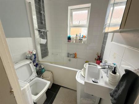 3 bedroom Terraced House for sale in Poplar Grove, Rugby