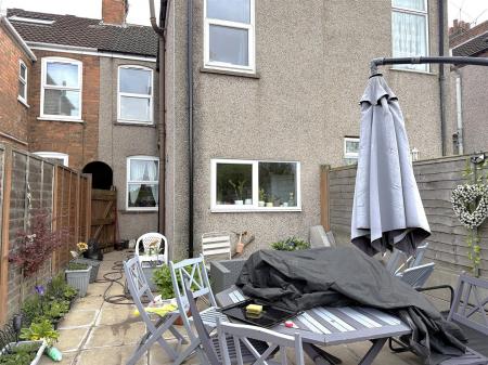 3 bedroom Terraced House for sale in Poplar Grove, Rugby
