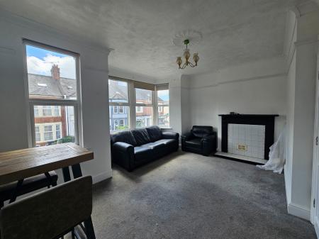 2 bedroom Flat to let in Abington Avenue, Abington, Northampton, NN1