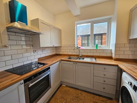 2 bedroom Flat to let in Abington Avenue, Abington, Northampton, NN1