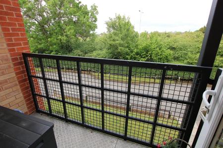 2 bedroom Flat for sale in Turners Gardens, Wootton