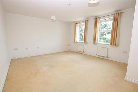 2 bedroom Flat for sale in Turners Gardens, Wootton