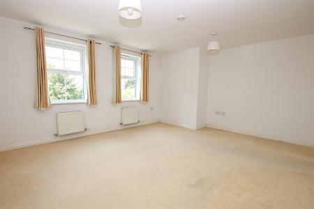 2 bedroom Flat for sale in Turners Gardens, Wootton