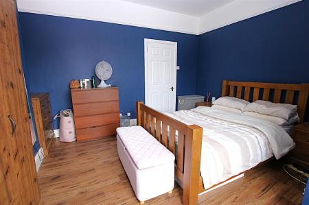 2 bedroom End of terrace house for sale in Lincoln Road, Northampton