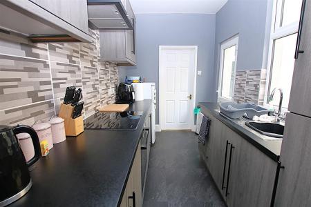 2 bedroom End of terrace house for sale in Lincoln Road, Northampton