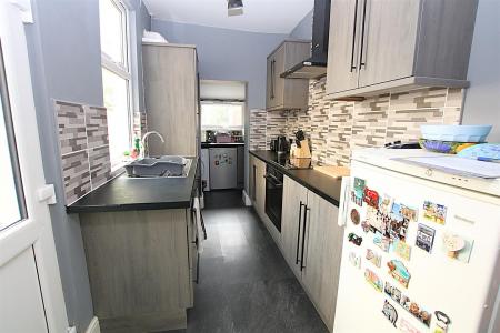 2 bedroom End of terrace house for sale in Lincoln Road, Northampton