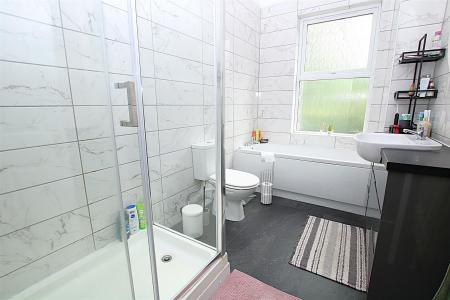 2 bedroom End of terrace house for sale in Lincoln Road, Northampton