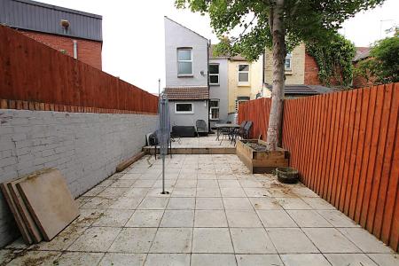 2 bedroom End of terrace house for sale in Lincoln Road, Northampton