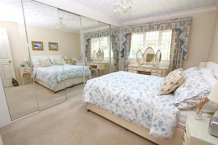 3 bedroom Detached house for sale in Barn Owl Close, East Hunsbury