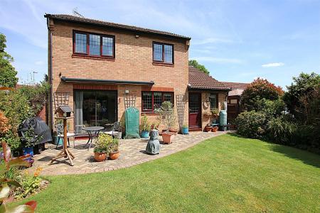 3 bedroom Detached house for sale in Barn Owl Close, East Hunsbury