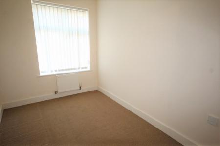 2 bedroom Flat to let in Main Road, Far Cotton, Northampton, NN4