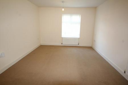 2 bedroom Flat to let in Main Road, Far Cotton, Northampton, NN4