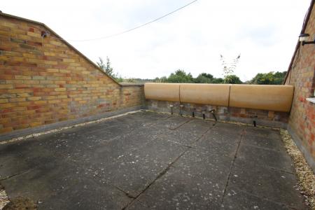 1 bedroom Flat to let in Collyweston Road, Rectory Farm, Northampton, NN3