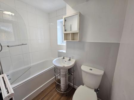 1 bedroom Flat to let in Collyweston Road, Rectory Farm, Northampton, NN3