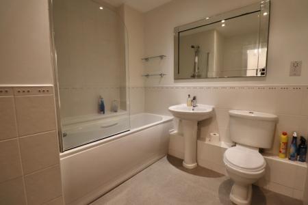 2 bedroom Flat to let in Clickers Drive, Upton, Northampton, NN5