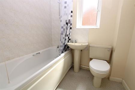 2 bedroom Semi-detached house for sale in Oakgrove Place, East Hunsbury