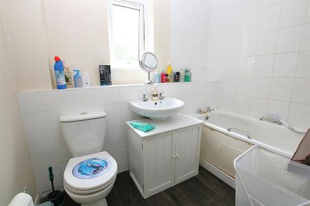 2 bedroom Flat for sale in Crickley Crescent, Northampton